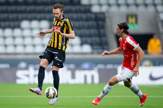 Häckens Simon Sandberg mot Kalmars Marcus Antonsson