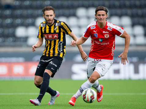 Häckens Simon Sandberg mot Kalmars Marcus Antonsson