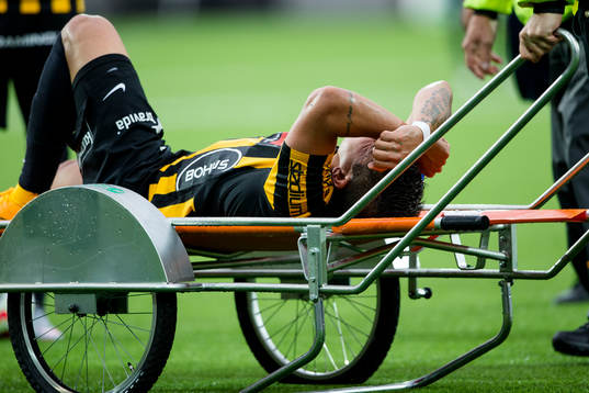 Häckens Paulo De Oliveira tvingas utgå skadad