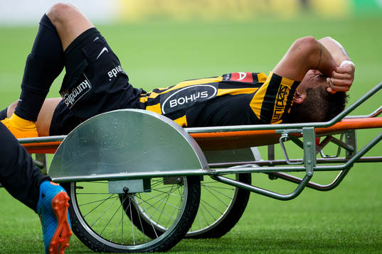 Häckens Paulo De Oliveira tvingas utgå skadad