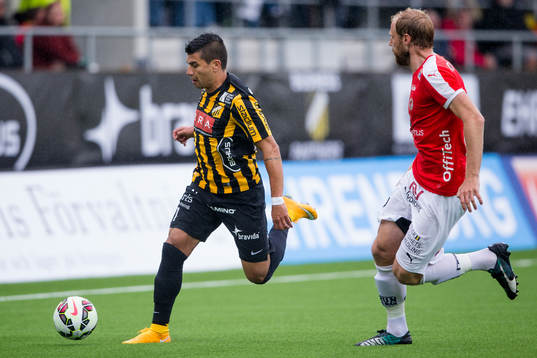 Häckens Paulo De Oliveira mot Kalmars Markus Thorbjörnsson