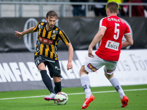 Häckens Simon Sandberg mot Kalmars Victor Agardius