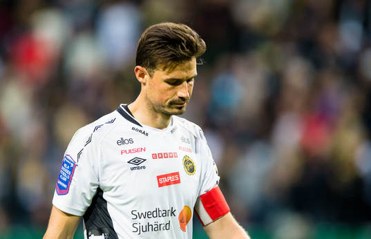 Elfsborgs målvakt Kevin Stuhr Ellegaard ser deppig ut