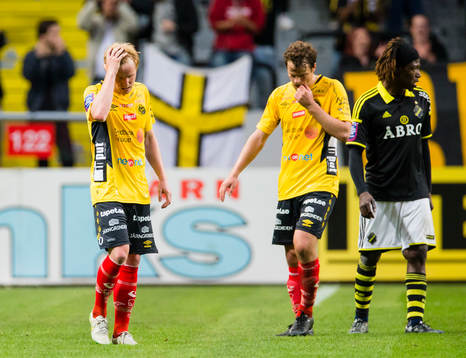 Elfsborgs Simon Lundevall (v) ser deppig ut