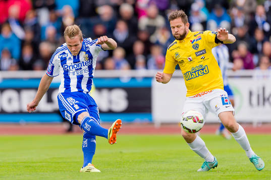 IFK Göteborgs Gustav Engvall skjuter mot Falkenbergs mål