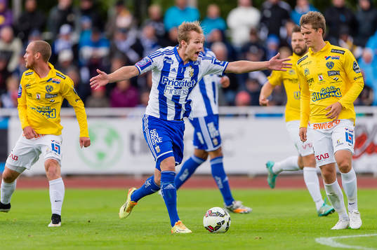 IFK Göteborgs Gustav Engvall blir avblåst trots han har