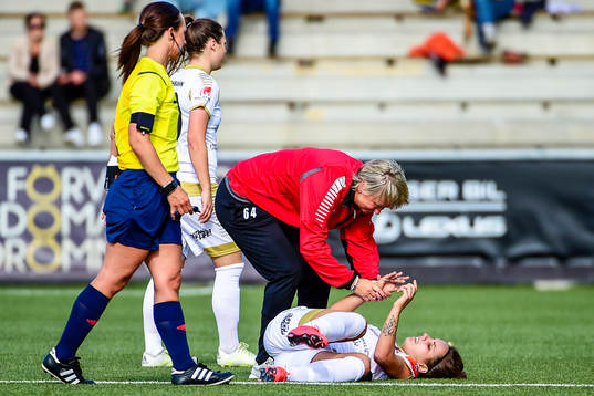 Rosengårds Elin Rubensson får hjälp av planen
