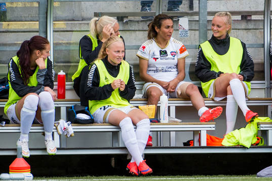 FC Rosengårds Marta Viera Da Silva skadad på bänken