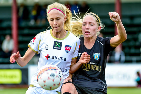 Rosengårds Line Röddik Hansen och Göteborgs Elin