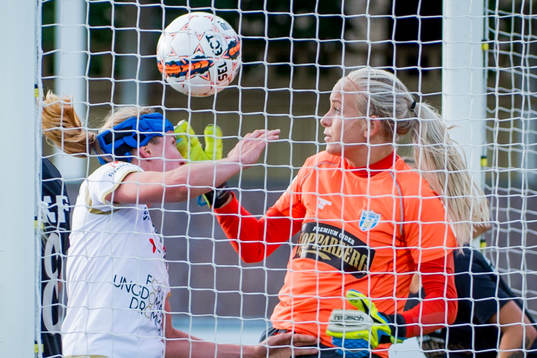 FC Rosengårds Kirsten van de Ven och Göteborgs Sabrina