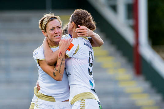 Bläddra bland fler bilder av Fotboll, Damallsvenskan, Rosengård - Kopparbergs Göteborg