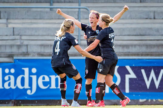 Göteborgs Andrine Hegerberg och Sara Linden firar Marlene