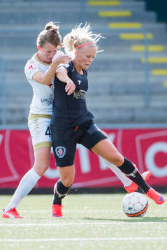 FC Rosengårds Emma Berglund och Göteborgs Adelina Engman