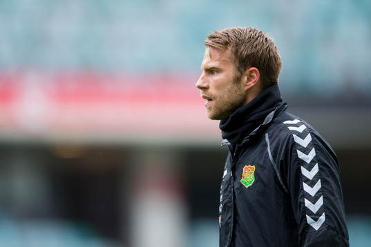 GAIS Joel Anell värmer upp innan fotbollsmatchen i