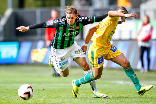 GAIS Danny Ervik och Ljungskiles Ahmed El Amrani och