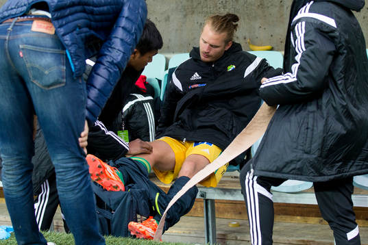Ljungskiles Jonas Lindberg tvingades utgå skadad i första