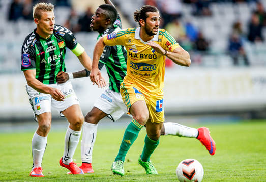 Ljungskiles Allan Mohideen tar sig förbi GAIS Patrik