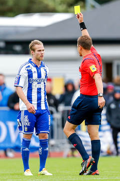 IFK Göteborgs Gustav Engvall får en varning