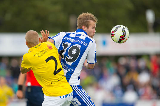 Falkenbergs Rasmus Sjöstedt (med bilden i rygg) och