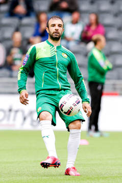 Hammarbys Kennedy Bakircioglu värmer upp före