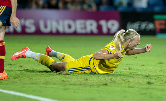 Sveriges Stina Blackstenius jublar