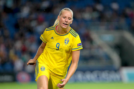 Sveriges Stina Blackstenius jublar