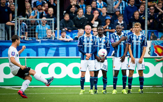 Örebros Nordin Gerzic och Djurgårdens Jesper Karlström