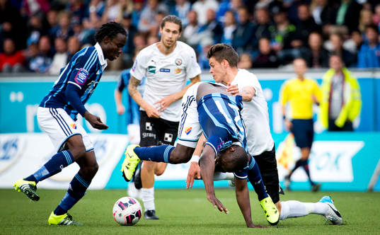Djurgårdens Nyasha Mushekwi faller