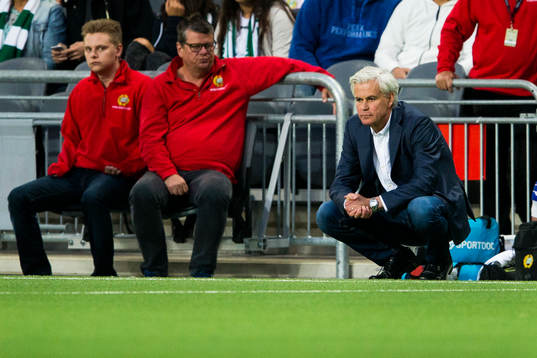Hammarbys tränare Nanne Bergstrand ser deppig ut