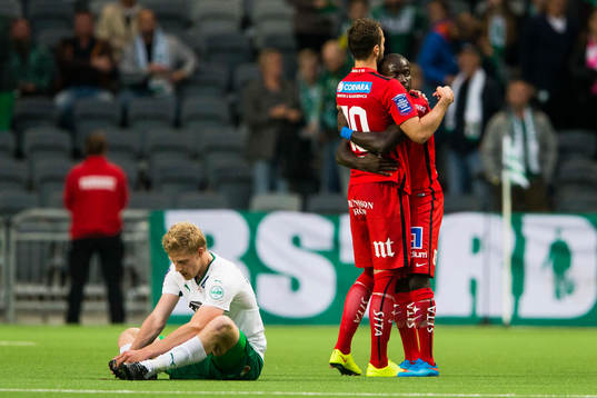 Hammarbys Lars Saetra deppar medans Norrköpings Emir