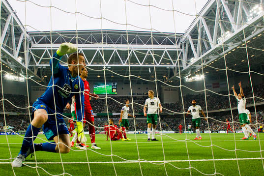 Hammarbys målvakt Ögmundur Kristinsson reagerar