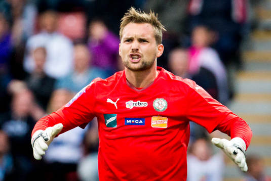 Örebros målvakt Oscar Jansson deppar