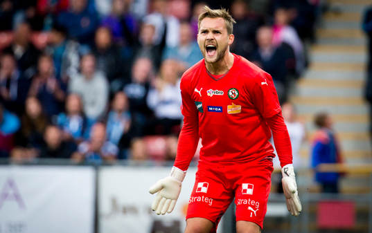 Örebros målvakt Oscar Jansson deppar