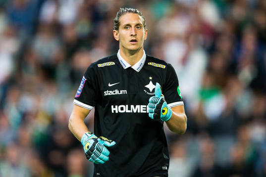 Norrköpings målvakt David Mitov Nilsson gör tummen upp