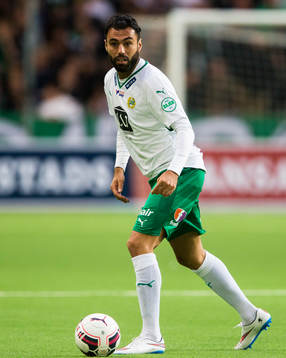 Hammarbys Imad Khalili med bollen