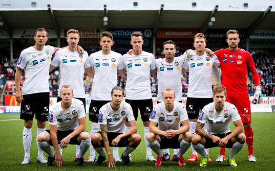 Lagbild på Örebro Övre raden fr.v Robert Åhman Persson,