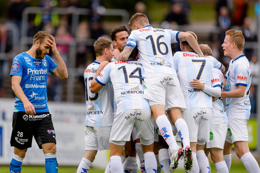 Gefles spelare jublar