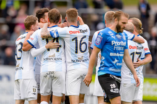 Gefles spelare jublar