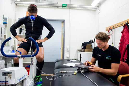 Rögles Almen Bibic och sjukgymnast Markus Pettersson