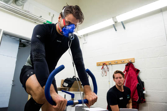 Rögles Almen Bibic och sjukgymnast Markus Pettersson