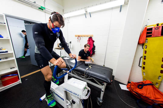 Rögles Almen Bibic och sjukgymnast Markus Pettersson