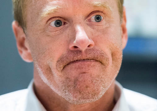Rögle nya klubbdirektör Marcus Thuresson ser deppig och