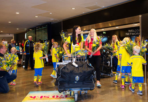 Sveriges F19-spelare hyllas för sitt EM-guld i fotboll vid