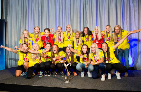 Sveriges F19-spelare hyllas för sitt EM-guld i fotboll vid