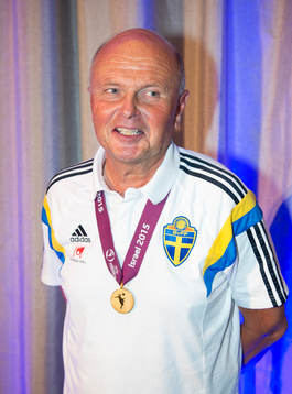 Sveriges F19-förbundskapten Calle Barrling hyllas för