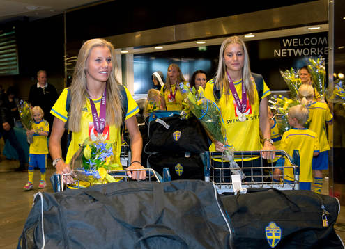Sveriges F19-spelare hyllas för sitt EM-guld i fotboll vid