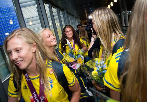 Sveriges F19-spelare hyllas för sitt EM-guld i fotboll vid