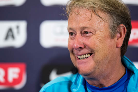 Malmö FFs tränare Åge Hareide skrattar