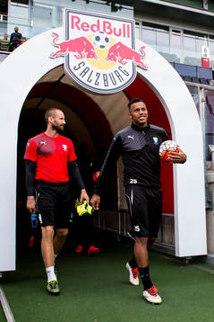 Malmö FFs målvakt Johan Wiland och Luis Felipe Carvalho