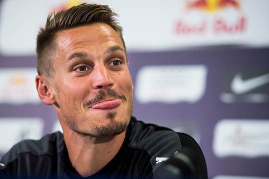 Malmö FFs Markus Rosenberg räcker ut tungan